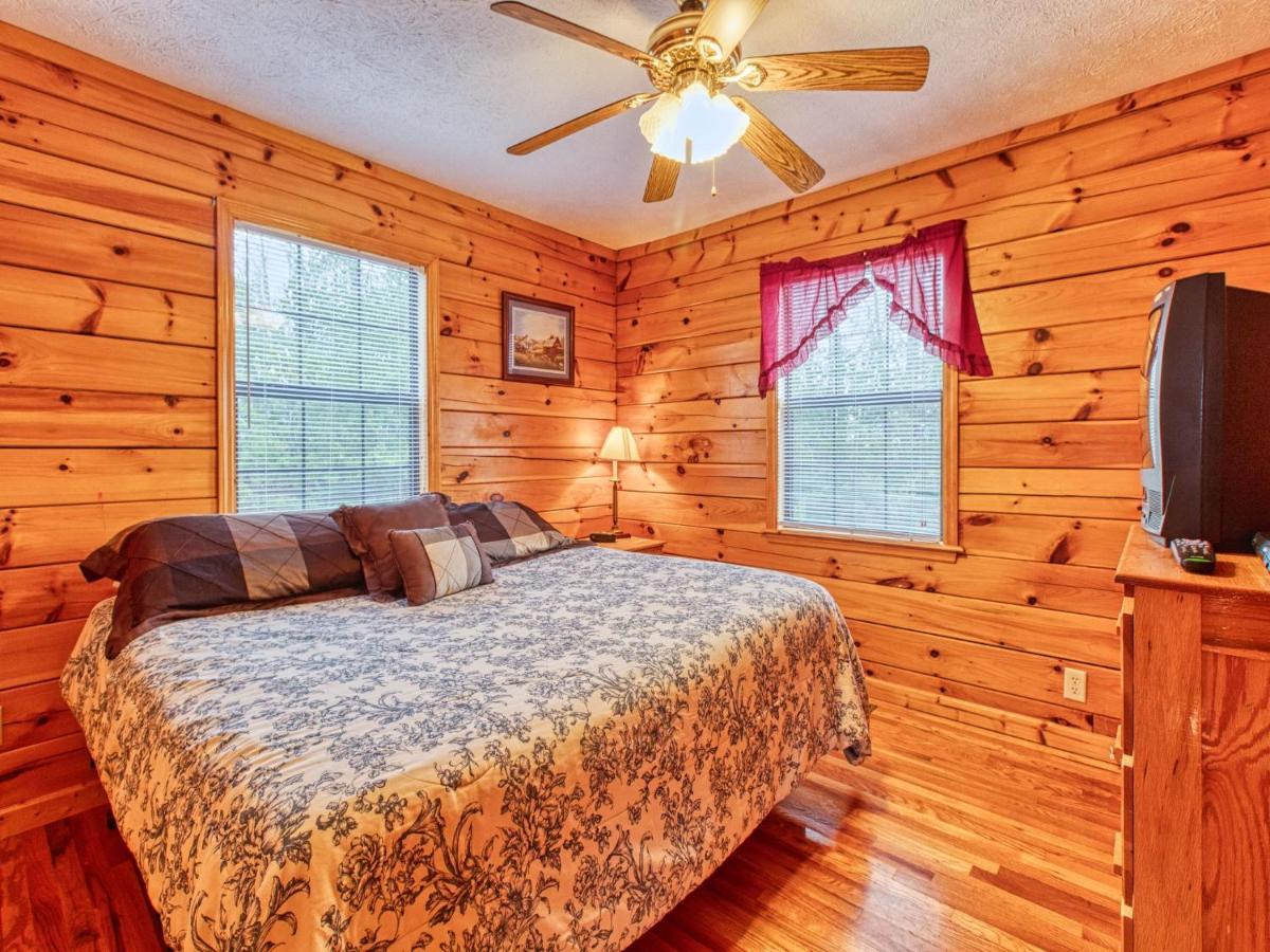 Hawks Point Lodge Sevierville Exterior photo